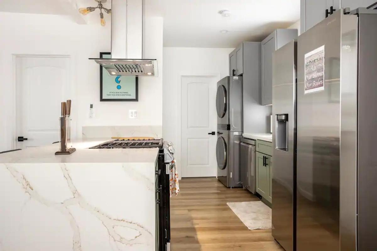 Villa Monopoly House - Spacious 2bd 8 Min From Airport