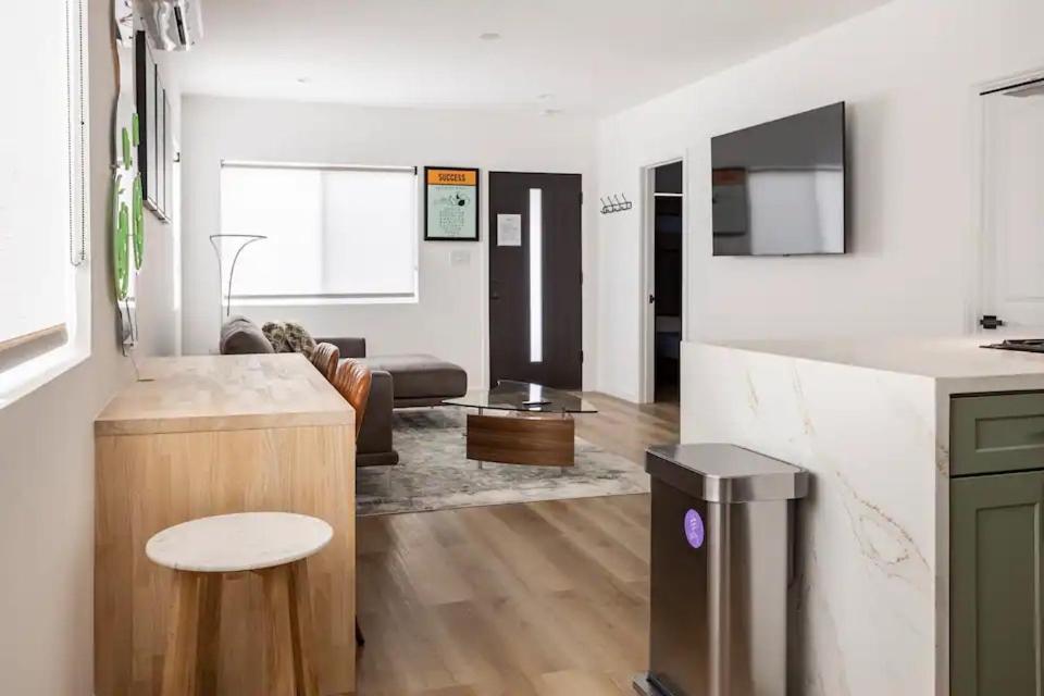 Monopoly House - Spacious 2bd 8 Min From Airport Villa Los Angeles