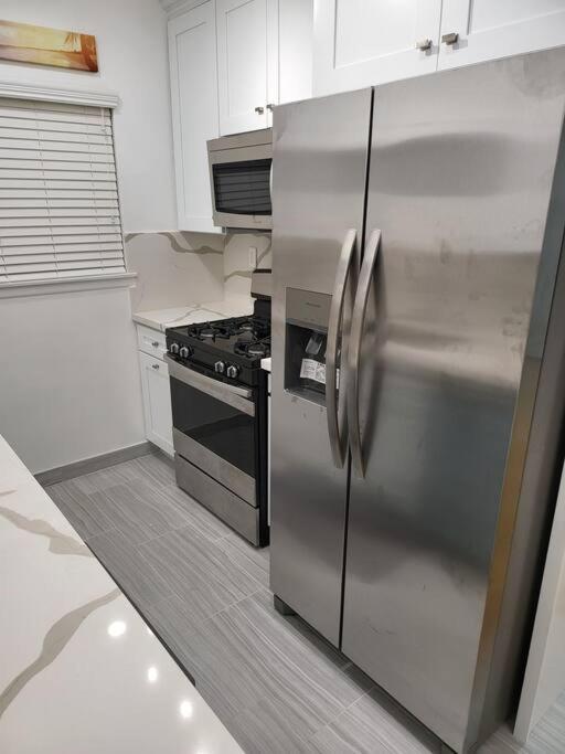 Apartment Luxury Modern Santa Monica Unit!