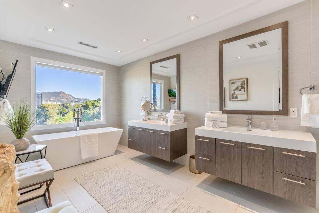 With Incredible Views * Los Angeles