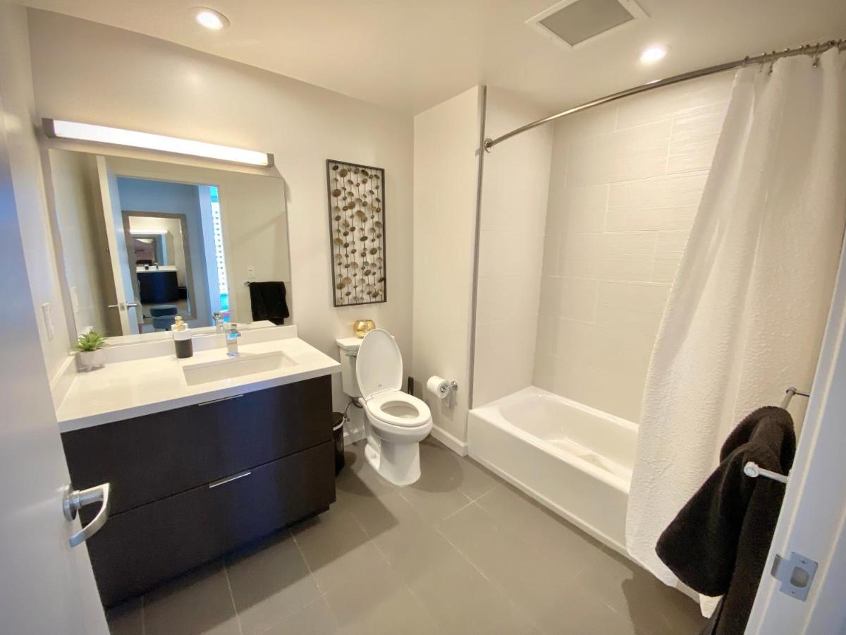 Sky 2b-2b High Rise Apartment, Downtown Apartment Los Angeles