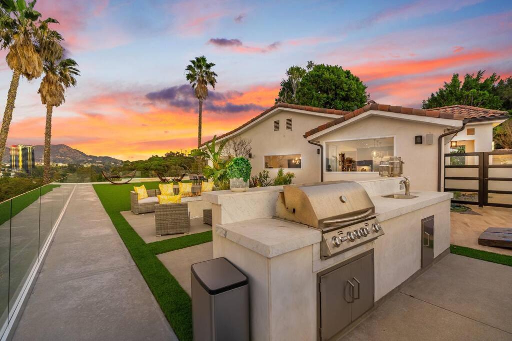 With Incredible Views Los Angeles