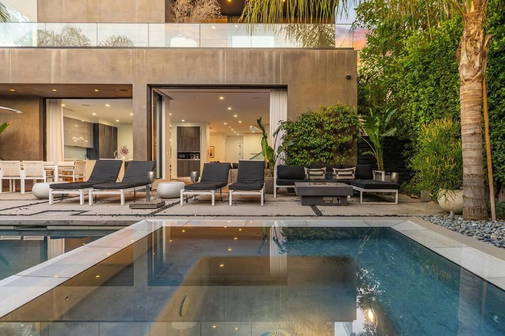 Luxury Gardner 5bdr !!! Villa *