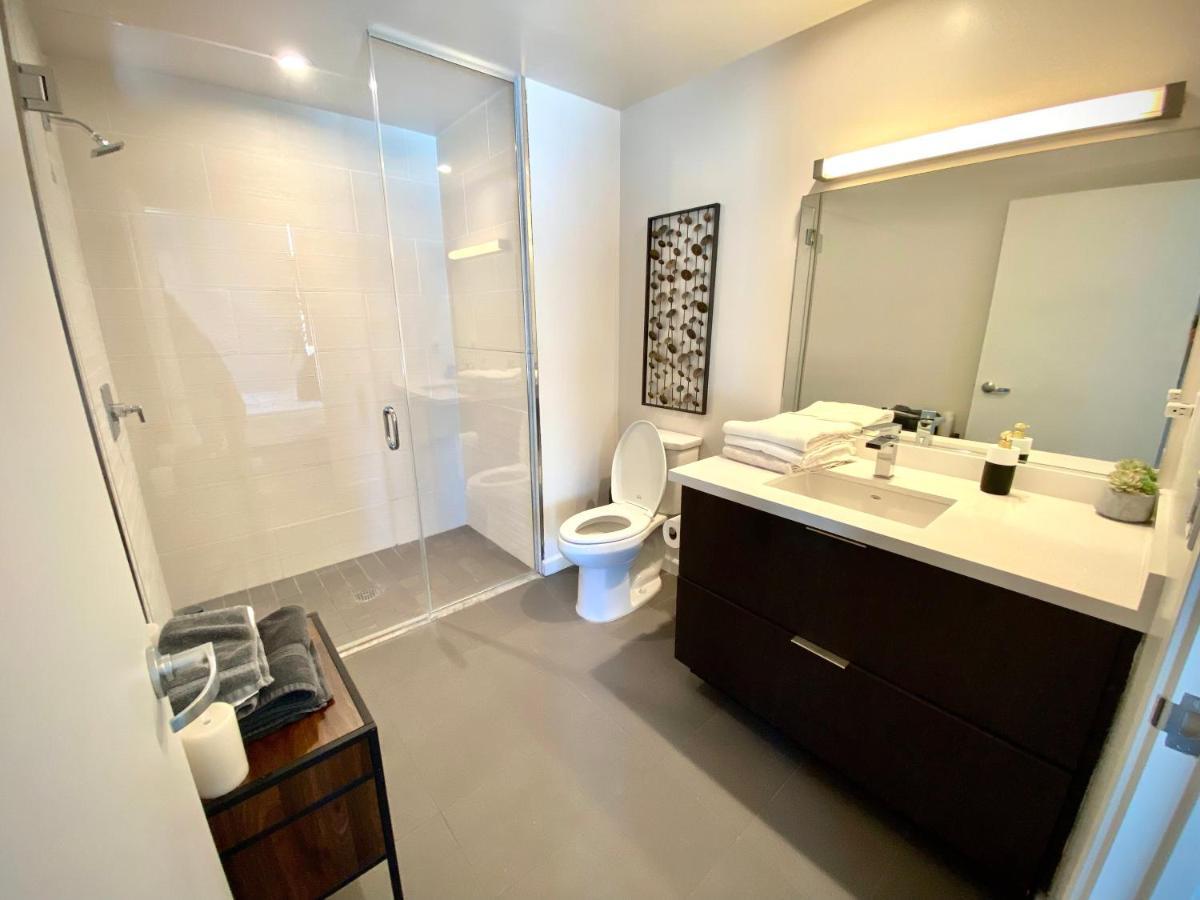Sky 2b-2b High Rise Apartment, Downtown Apartment *