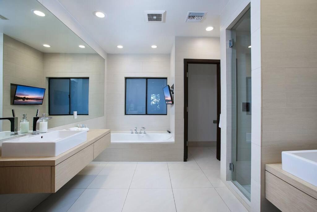 Valley Vista 5 Bedroom Villa Los Angeles
