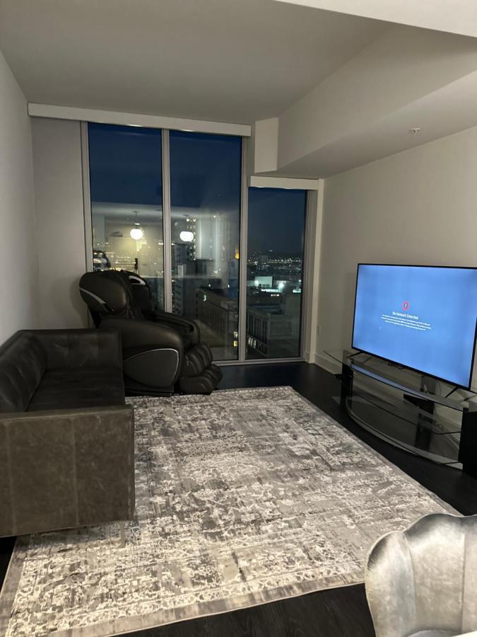 Modern Downtown High Rise * Los Angeles