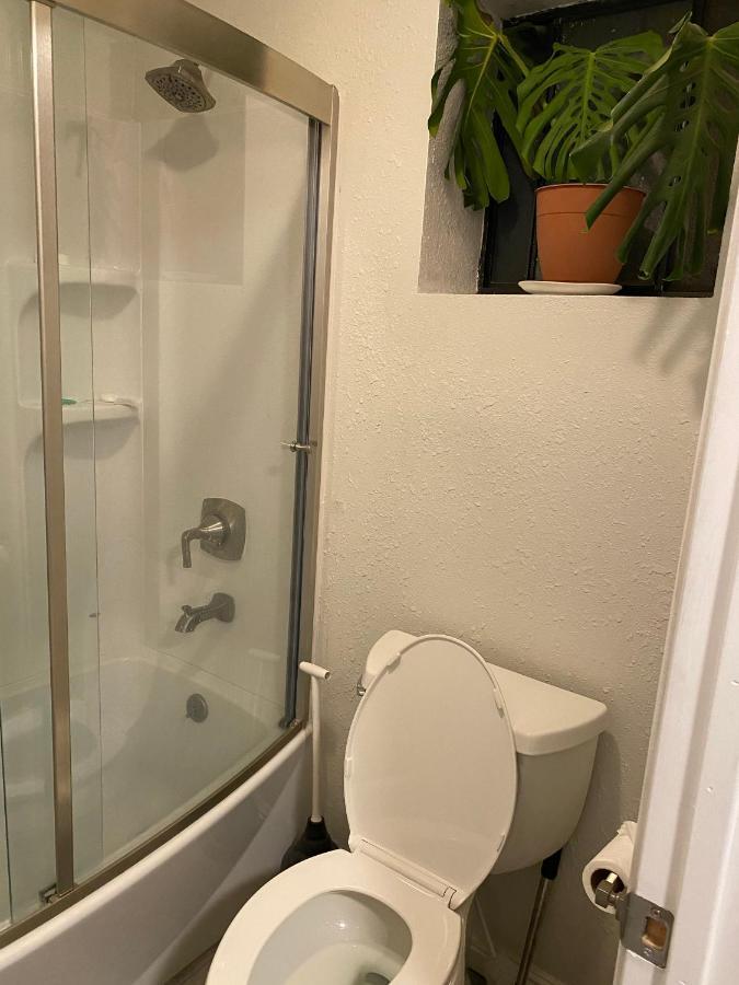 Private In Angeles With Ac, Wifi, Smart Tv, Work Desk Near Sofi Stadium *