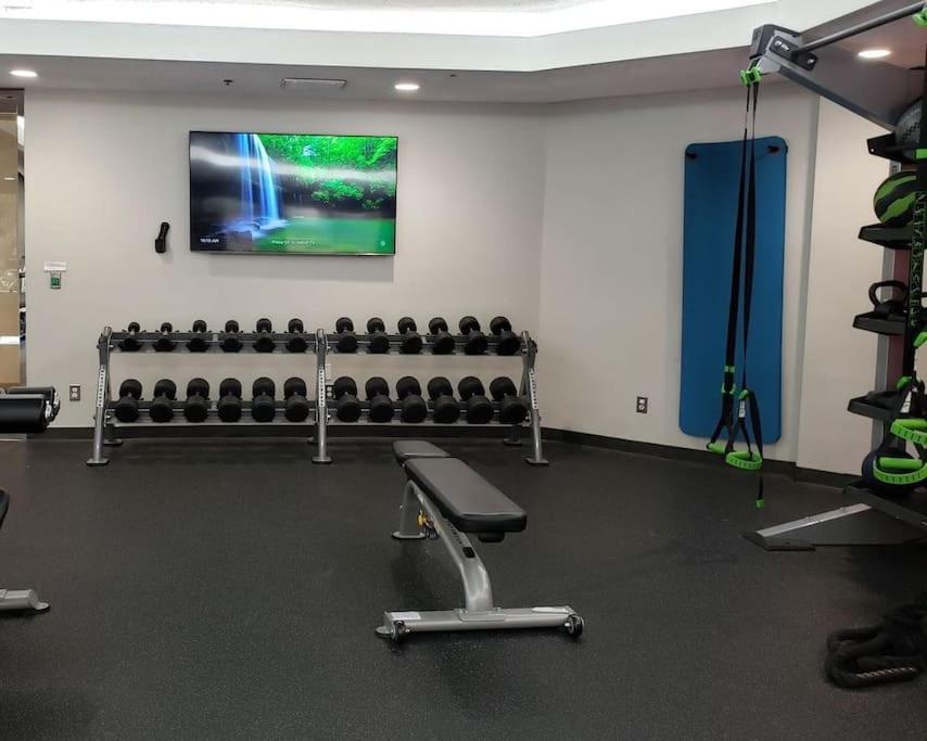 Spacious 2 Bedrooms 2 Baths. Right In Downtown La Apartment Los Angeles