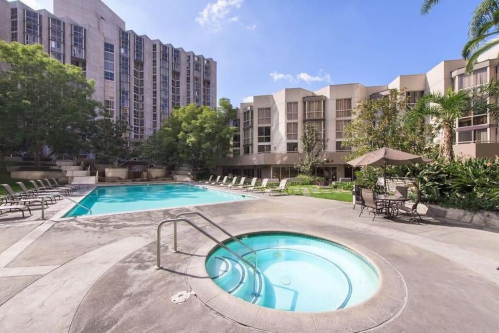 Spacious 2 Bedrooms 2 Baths. Right In Downtown La *