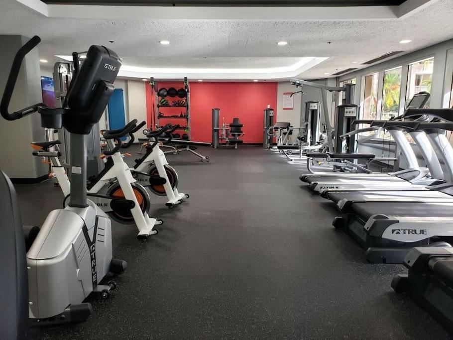 Spacious 2 Bedrooms 2 Baths. Right In Downtown La Apartment Los Angeles