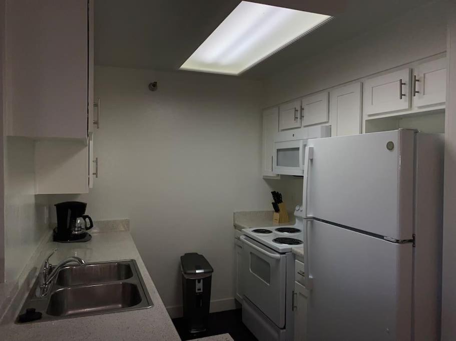 Spacious 2 Bedrooms 2 Baths. Right In Downtown La * Los Angeles