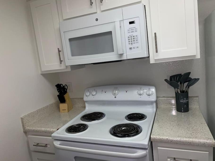 Apartment Spacious 2 Bedrooms 2 Baths. Right In Downtown La Los Angeles