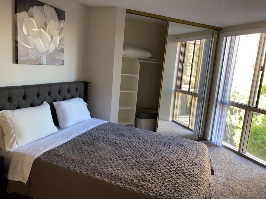 Spacious 2 Bedrooms 2 Baths. Right In Downtown La Apartment Los Angeles