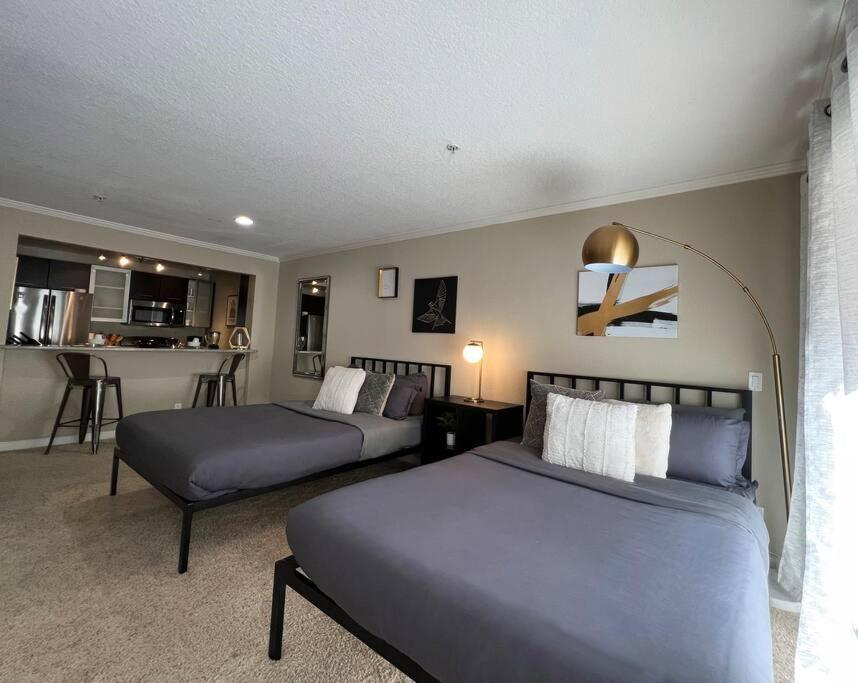 Hollywood Awesome Free Parking Apartment *