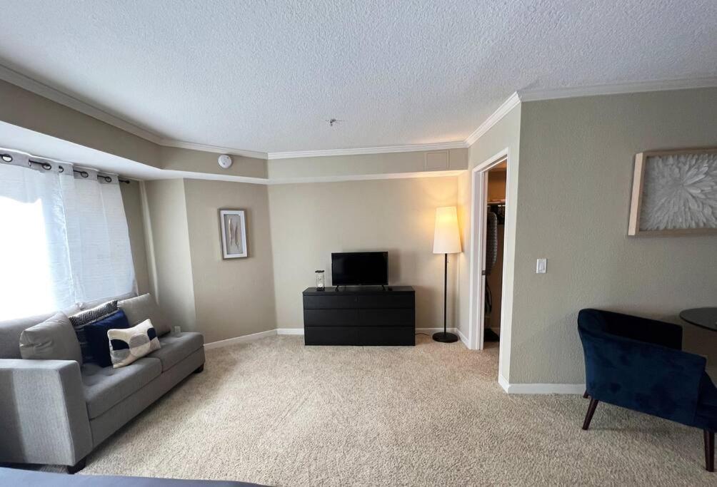 Hollywood Awesome Free Parking Apartment