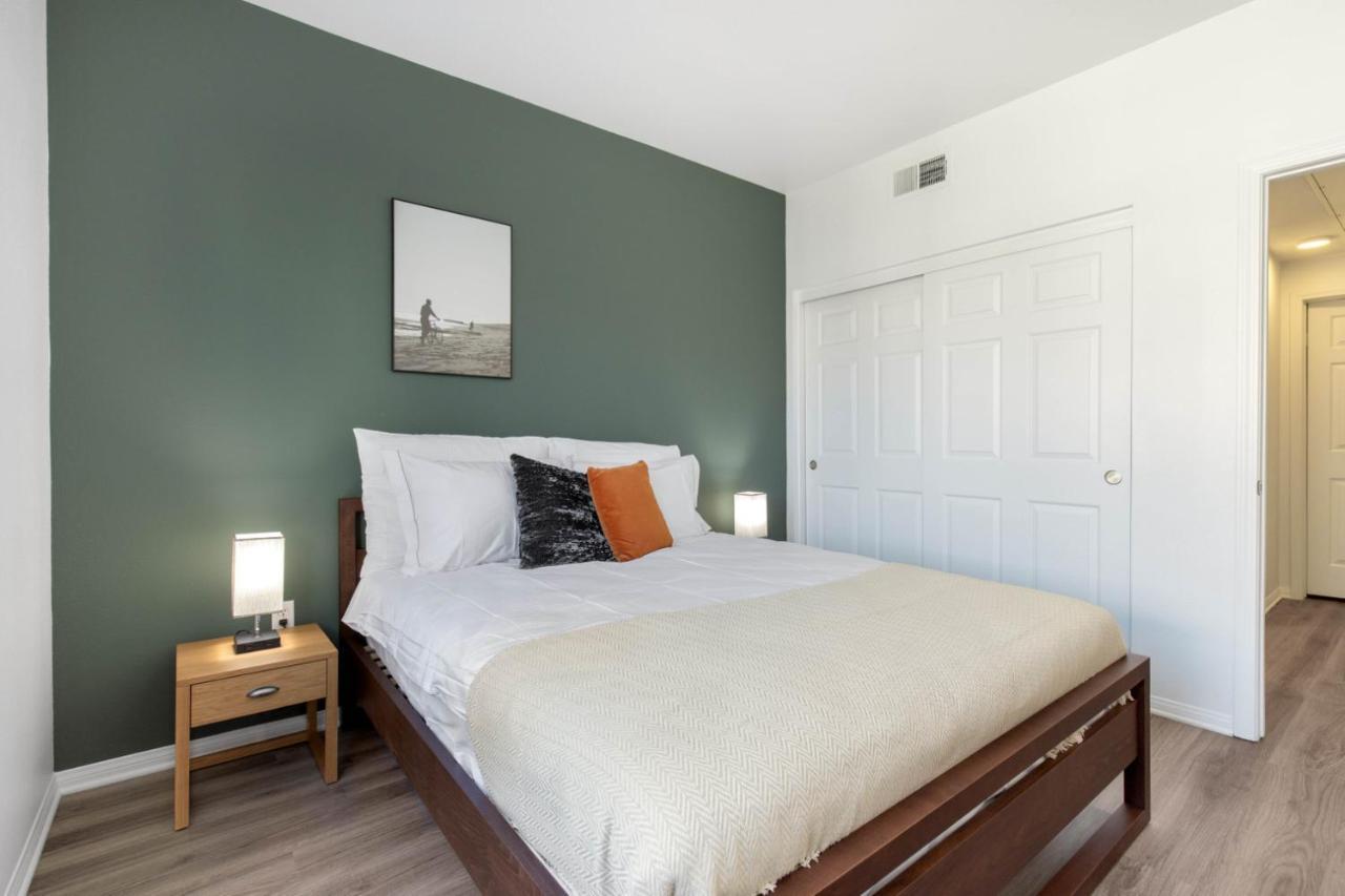 Hollywood 2br W Gym Pool Nr Sunset Blvd Lax-200 *