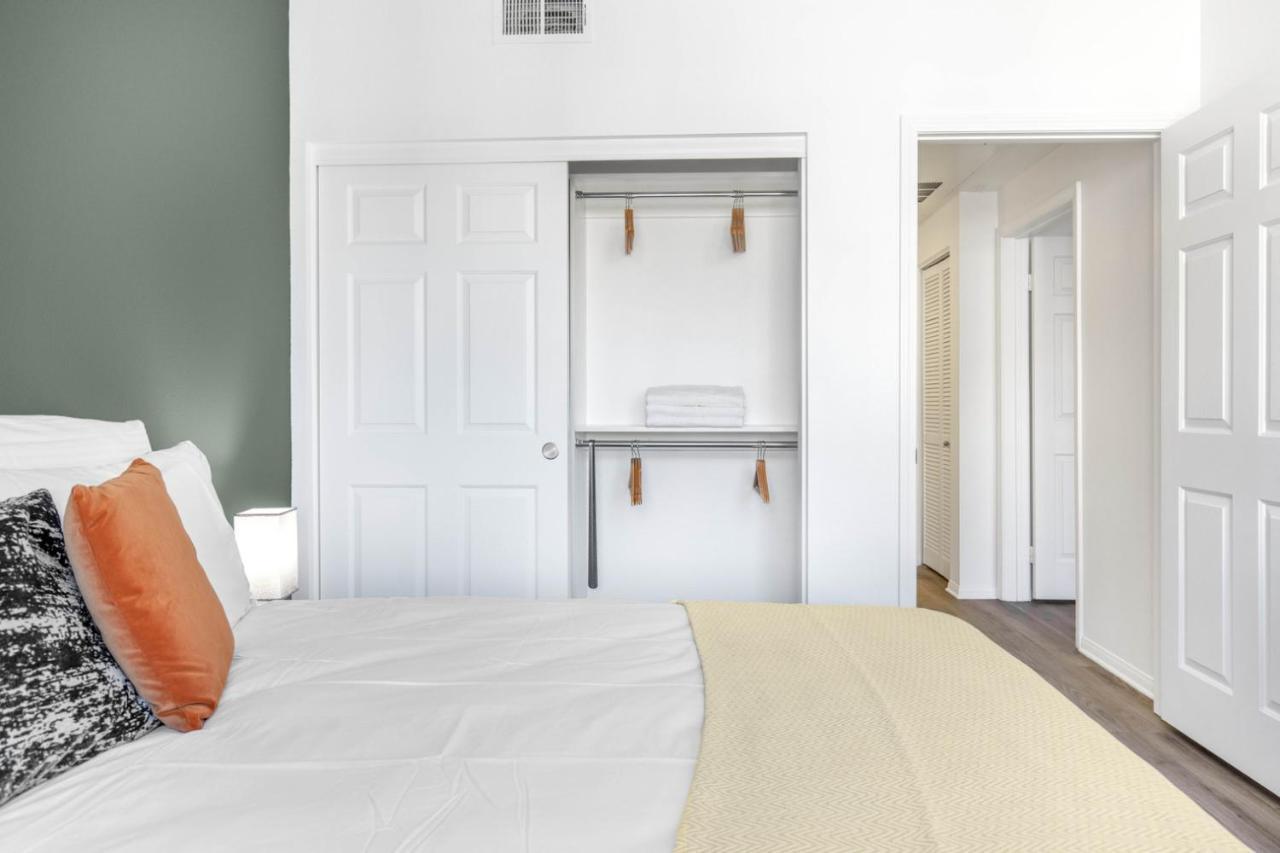 Hollywood 2br W Gym Pool Nr Sunset Blvd Lax-200 Los Angeles