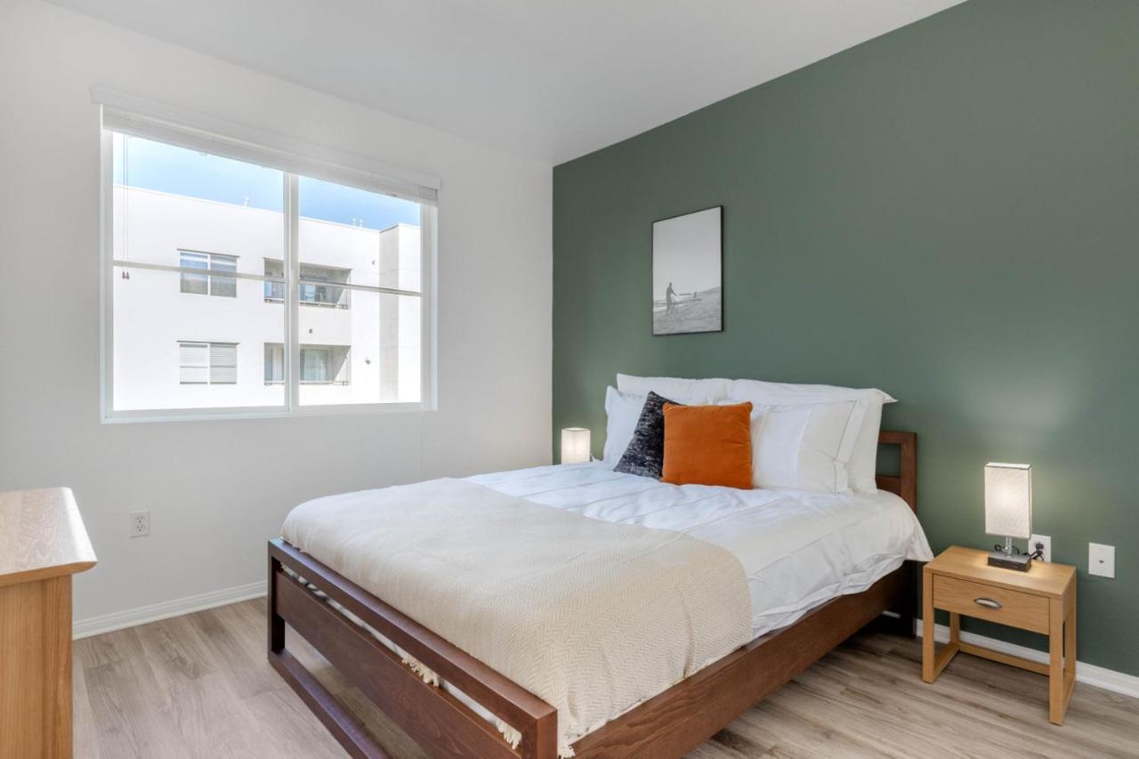 Hollywood 2br W Gym Pool Nr Sunset Blvd Lax-200 *