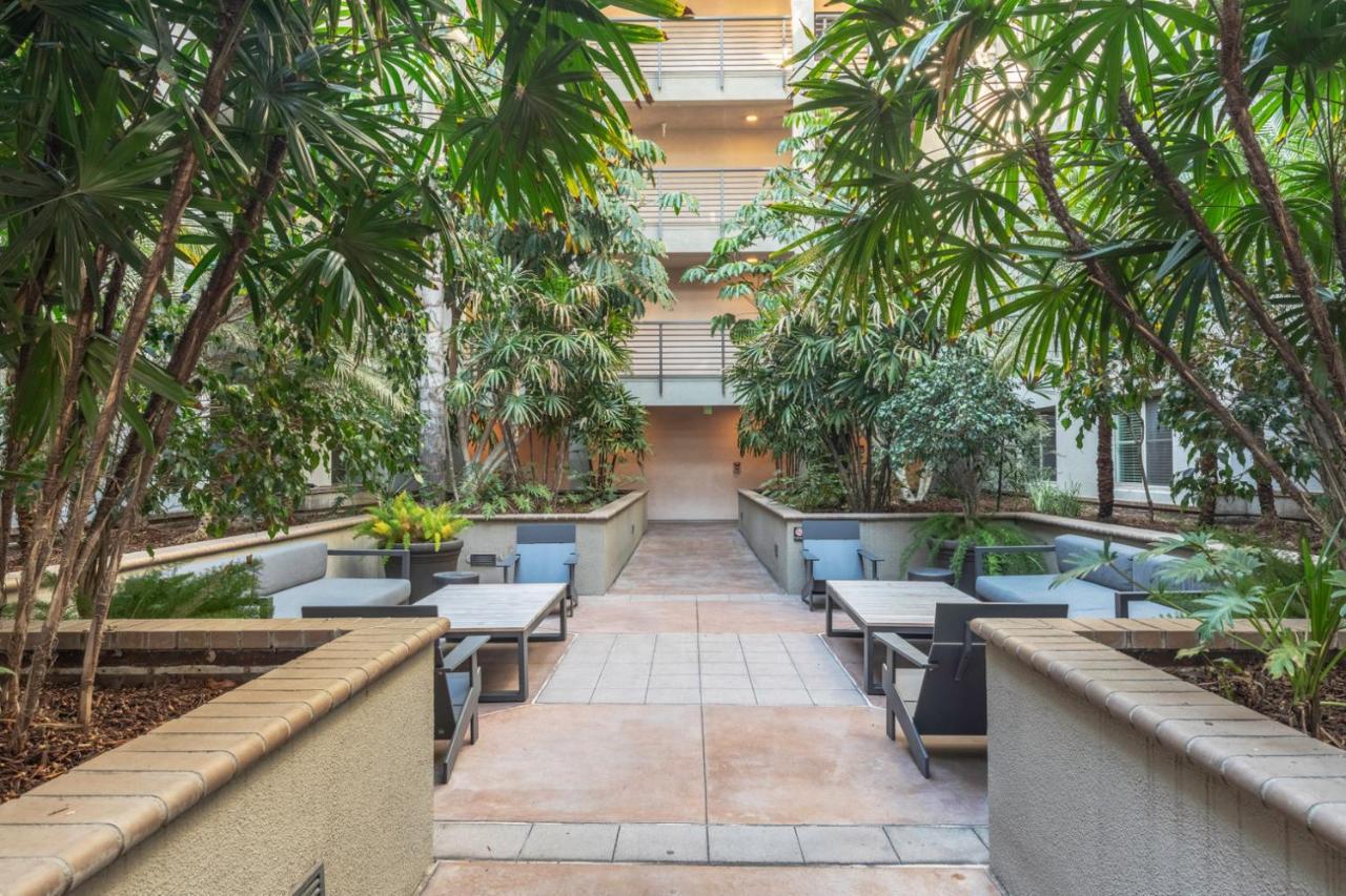 Apartment Hollywood 2br W Gym Pool Nr Sunset Blvd Lax-200 Los Angeles