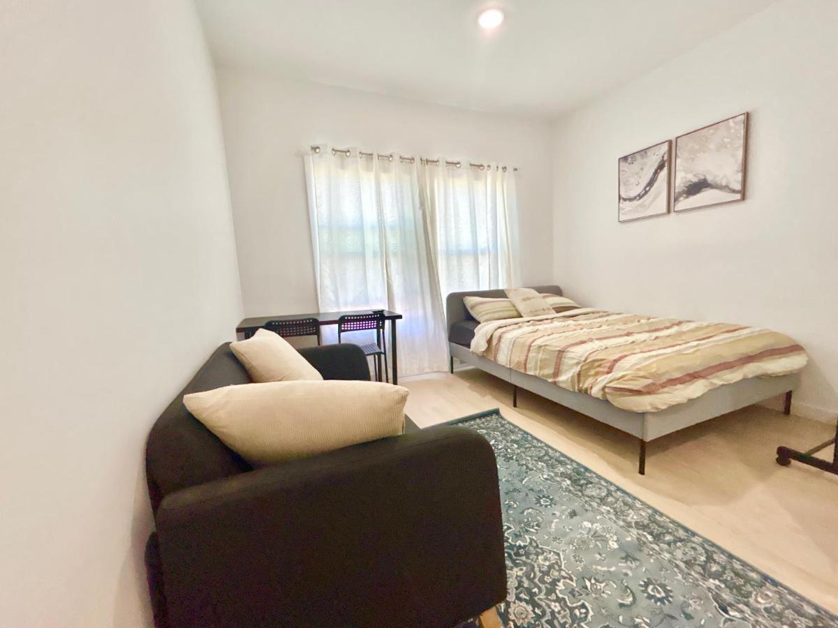 New Dtla W/private Parking Apartment *