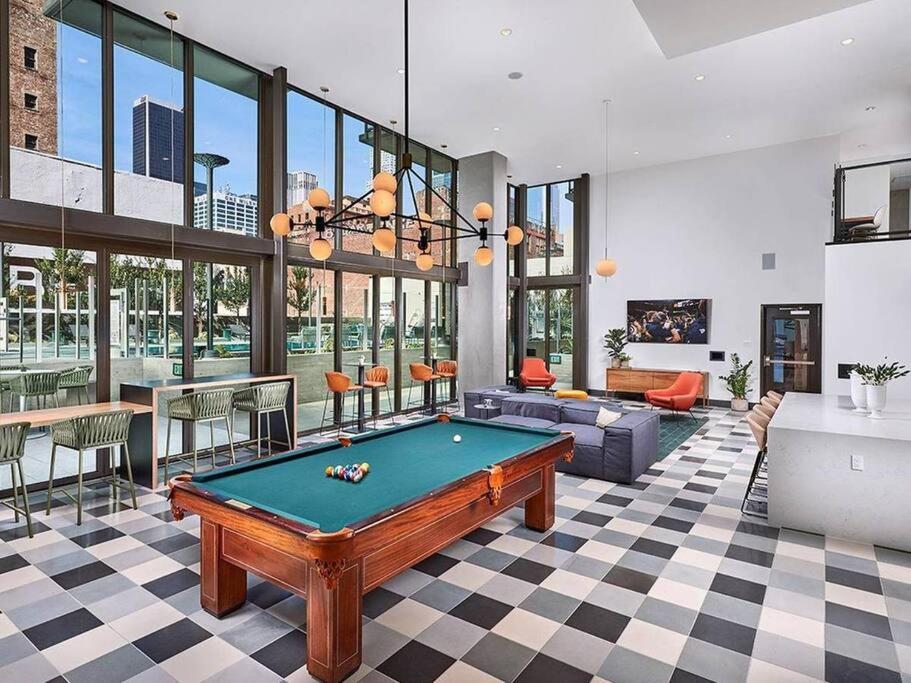Floor High Rise 3 Bed Dtla Skyscraper Penthouse Apartment Los Angeles