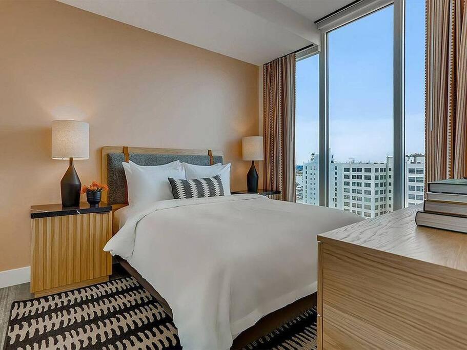 Floor High Rise 3 Bed Dtla Skyscraper Penthouse Apartment