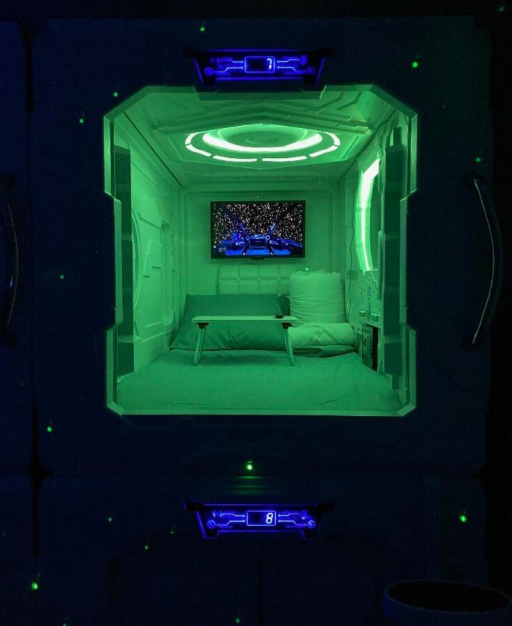 Capsule hotel La Podlife *
