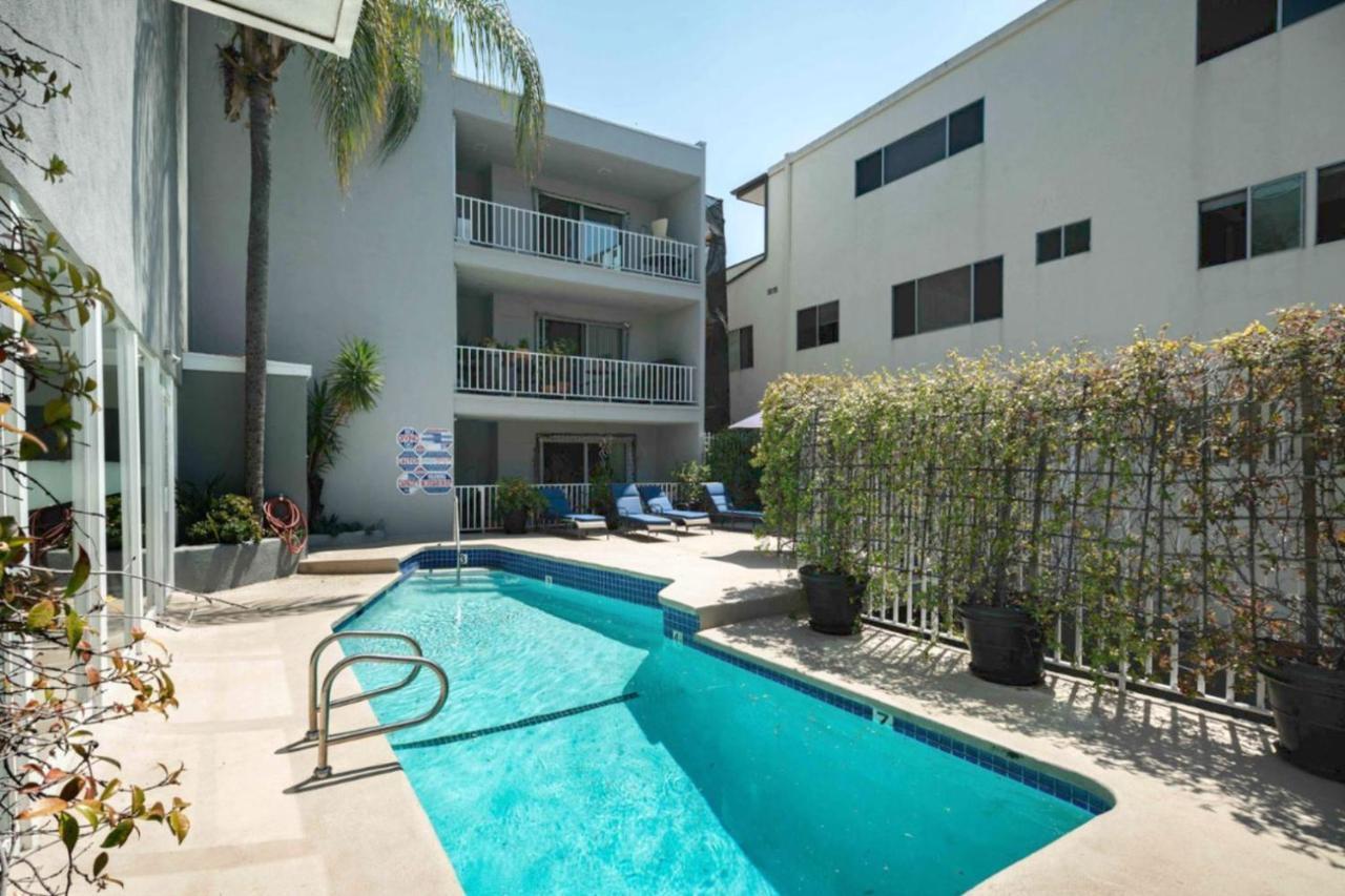 Apartment Beverly Hills 2br W Pool Wd Nr Rodeo Drive Lax-1032 *