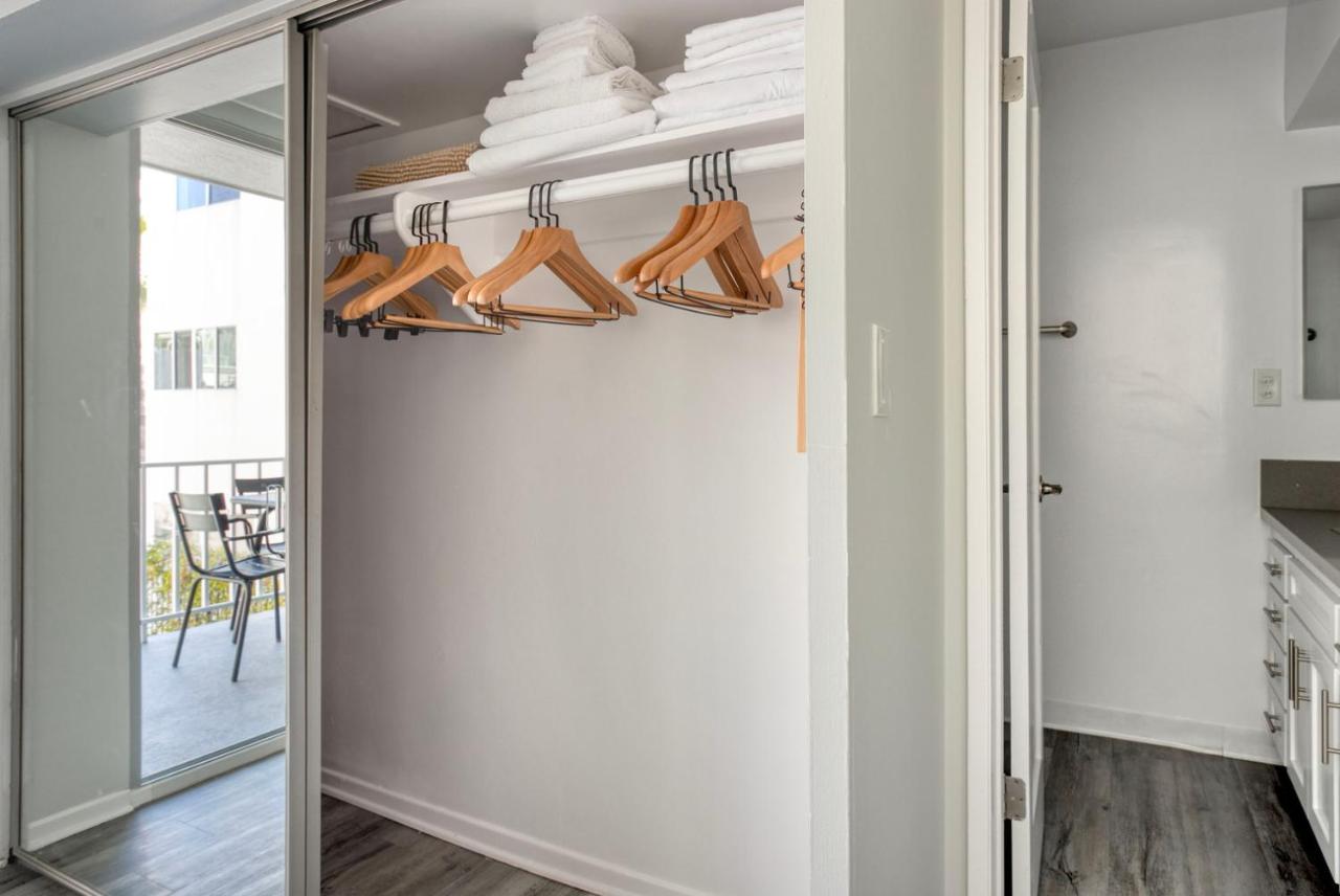 Beverly Hills 2br W Pool Wd Nr Rodeo Drive Lax-1032
