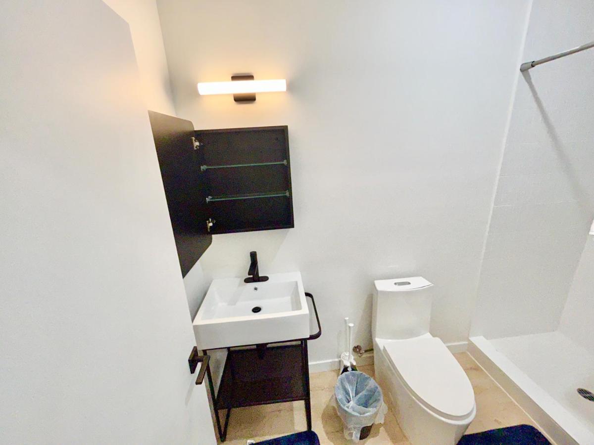 New Dtla W/private Parking Apartment