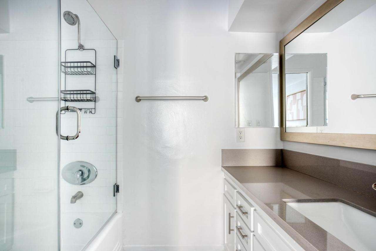 Apartment Beverly Hills 2br W Pool Wd Nr Rodeo Drive Lax-1032