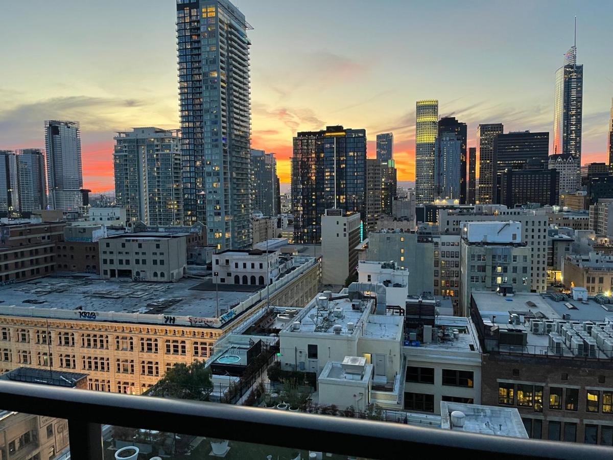 Apartment Top Floor 3 Bed 3 Bath Penthouse Living In Luxury Los Angeles