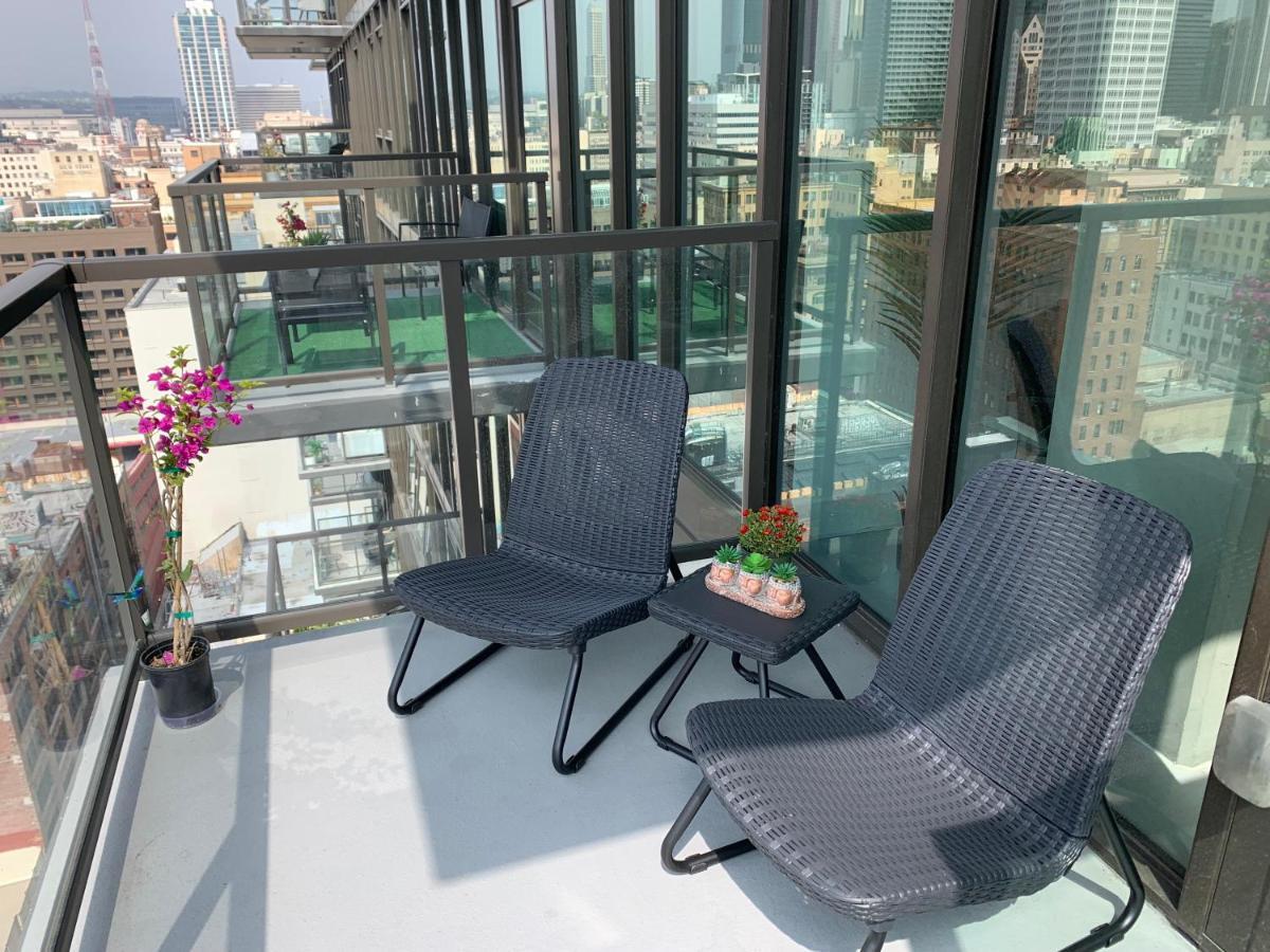 Top Floor 3 Bed 3 Bath Penthouse Living In Luxury Los Angeles