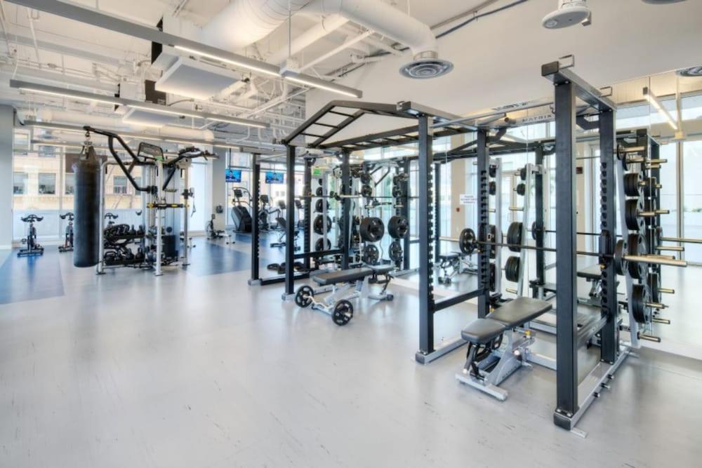 Top Floor 3 Bed 3 Bath Penthouse Living In Luxury * Los Angeles