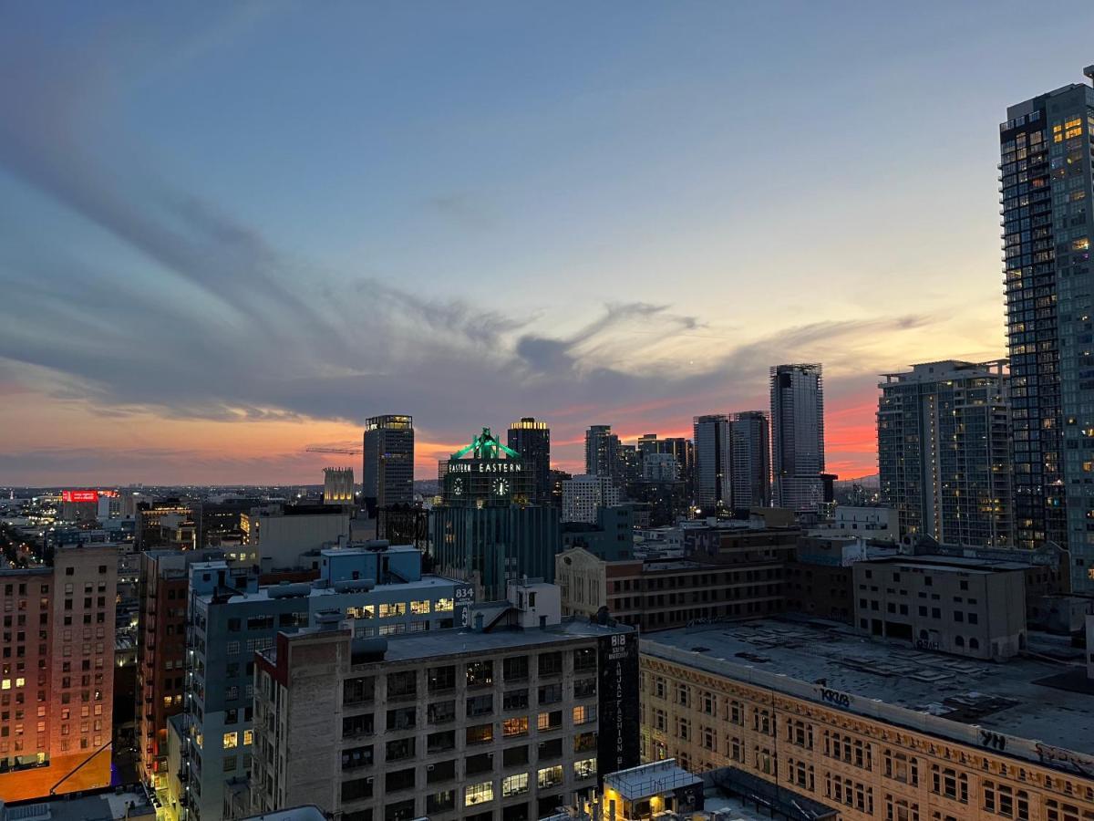 Top Floor 3 Bed 3 Bath Penthouse Living In Luxury Apartment Los Angeles