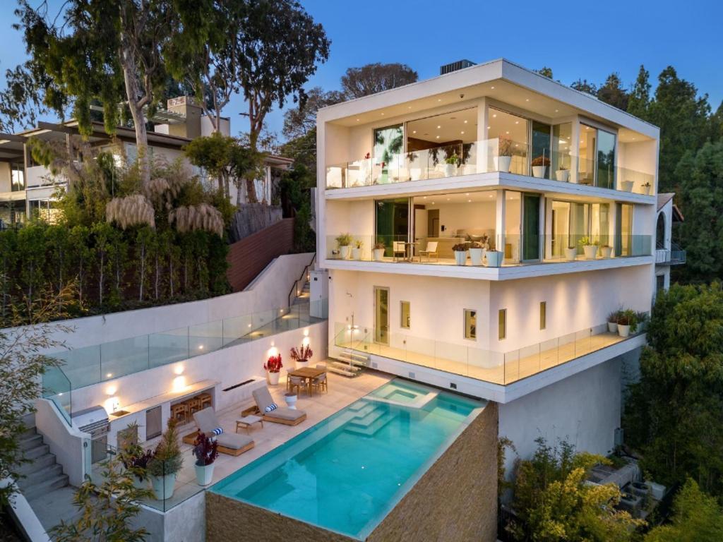 Beverly Grove Villa *