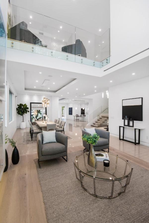 Harper Apartment *