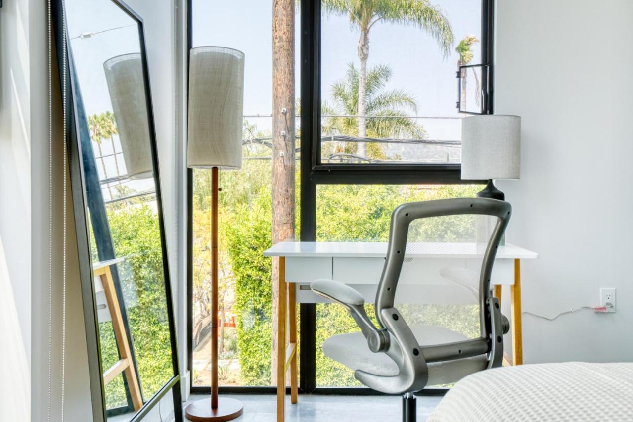 Hollywood 2br W Bbq Roof Prime Area Lax-747 Apartment *