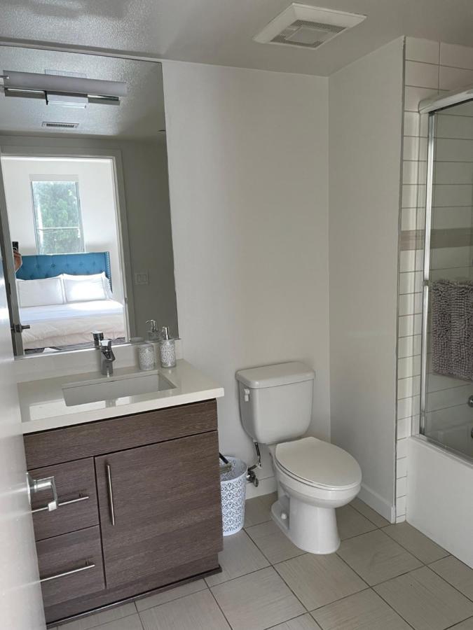 Las Palmas - Modern, Stylish, Spacious, Secure & Tranquil With 2 Master Bedrooms - Wlk To Sm Pier Apartment *