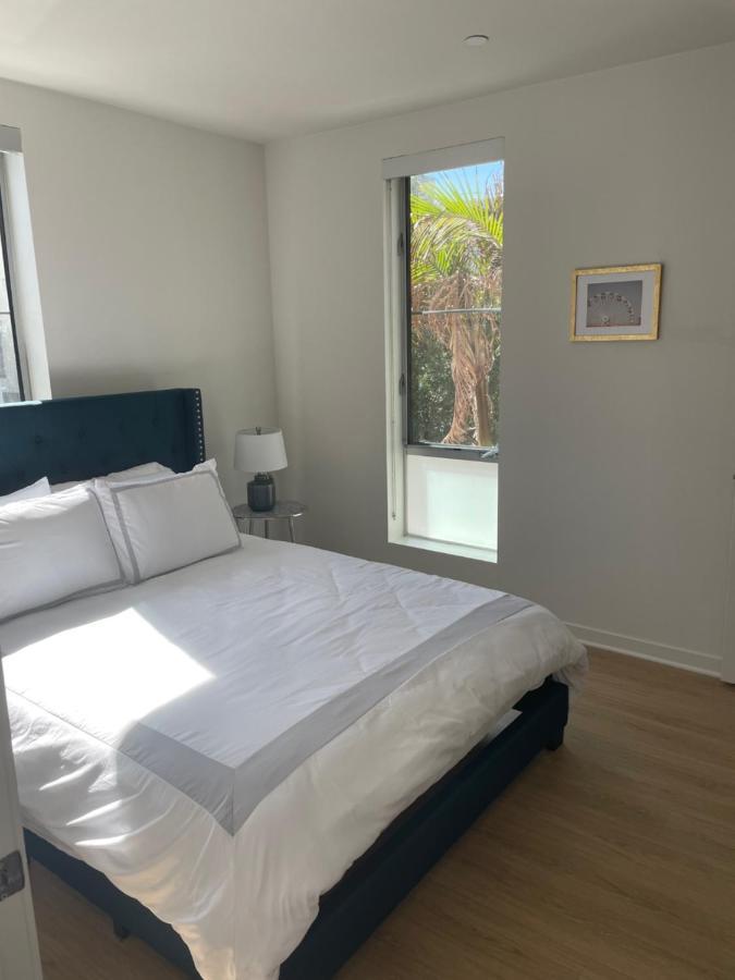 Las Palmas - Modern, Stylish, Spacious, Secure & Tranquil With 2 Master Bedrooms - Wlk To Sm Pier Apartment *
