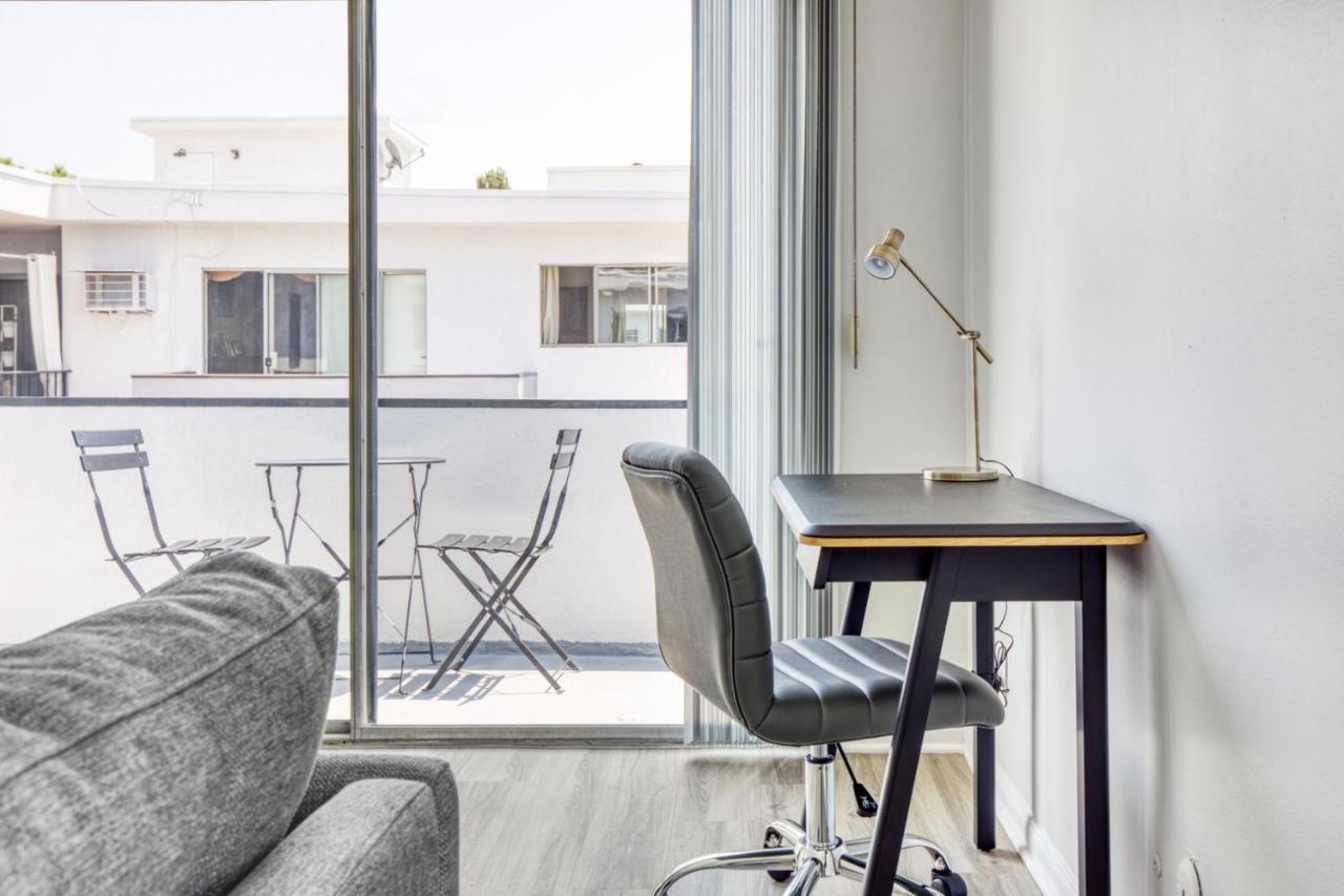 Hollywood 1br W Pool Nr Metro Restaurants Lax-500