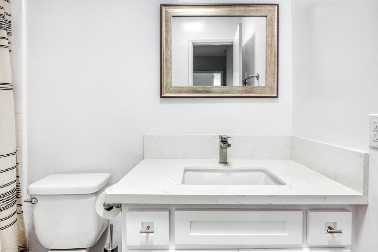 Apartment Hollywood 1br W Pool Nr Metro Restaurants Lax-500 *