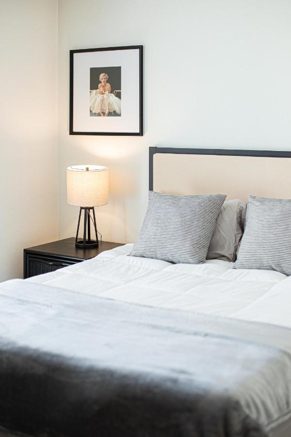 Luxury With The Hollywood Hills View Apartment Los Angeles