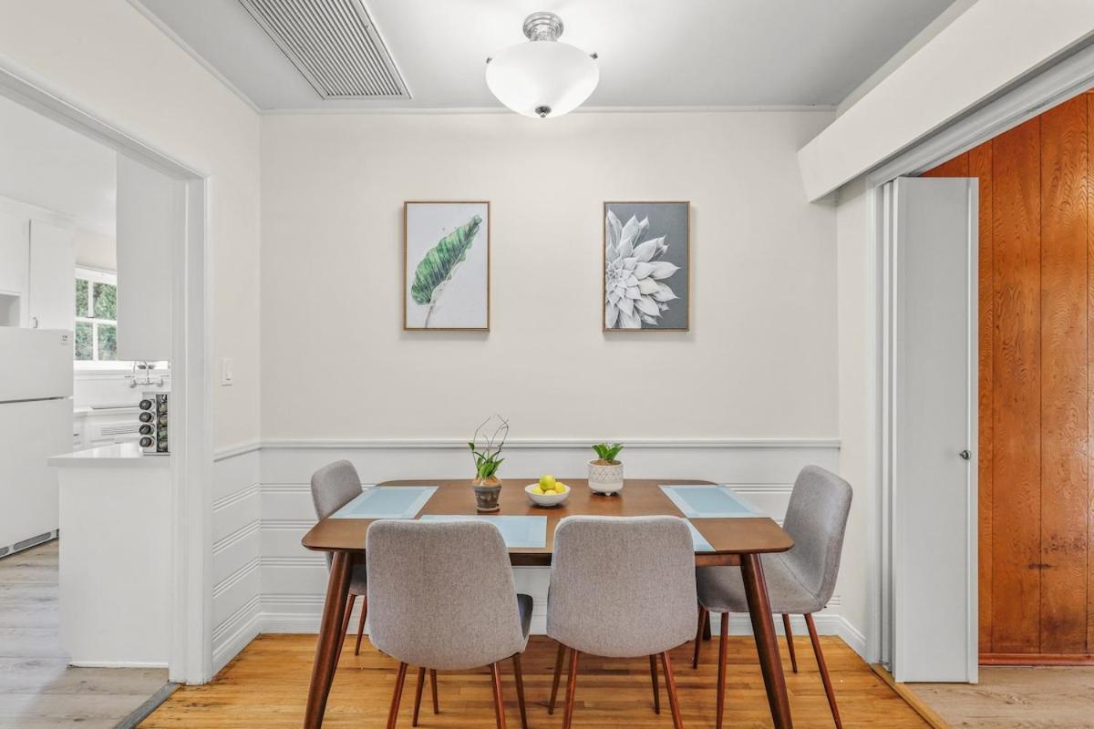 Holiday home Dazzling Westside 4 Bedroom Home-minutes To The *