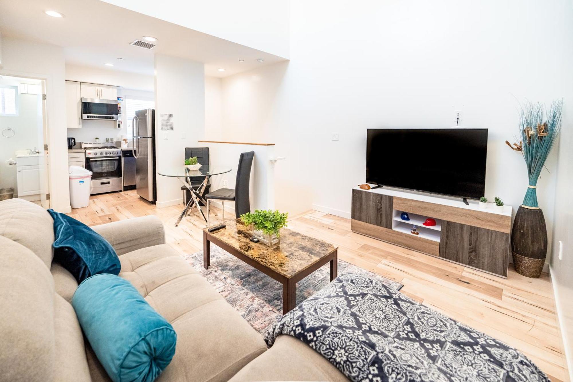 New York Loft- Style 3 Levels 2 Bath By Hollywood Apartment