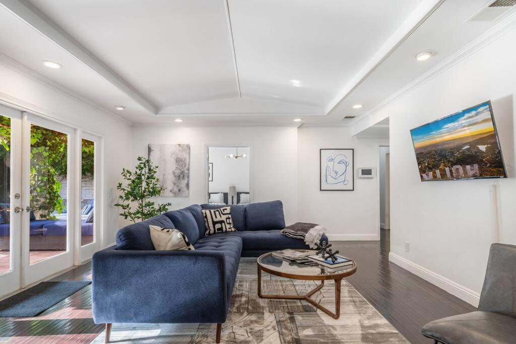 Beverly Hills With 2 And Swimming Pool * Los Angeles