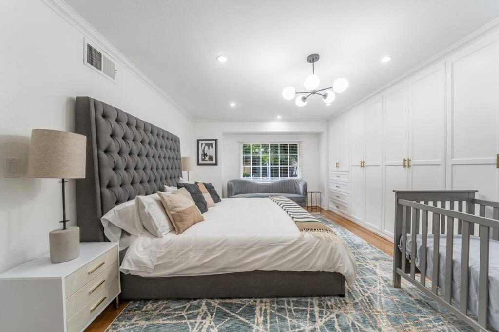 Villa Beverly Hills With 2 And Swimming Pool Los Angeles