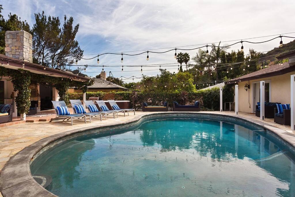 Beverly Hills With 2 And Swimming Pool *