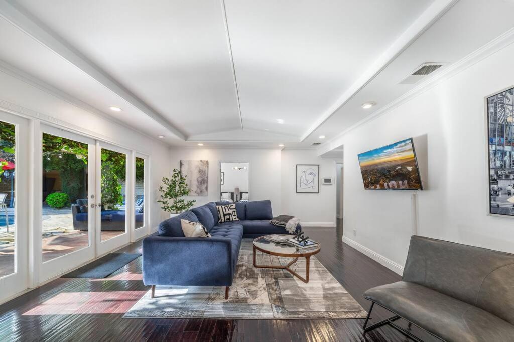 Villa Beverly Hills With 2 And Swimming Pool Los Angeles
