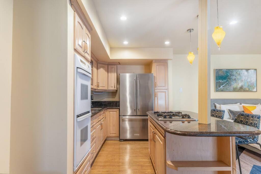 Villa Beverly Hills With 2 And Swimming Pool Los Angeles